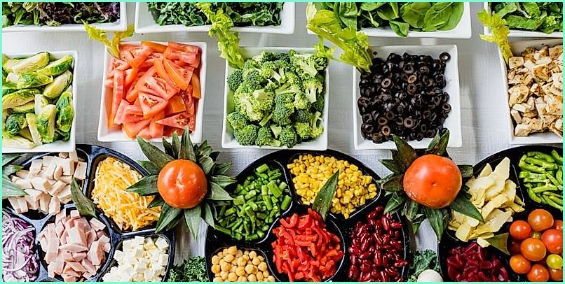 Alimentos saludables y frescos - frutas y verduras